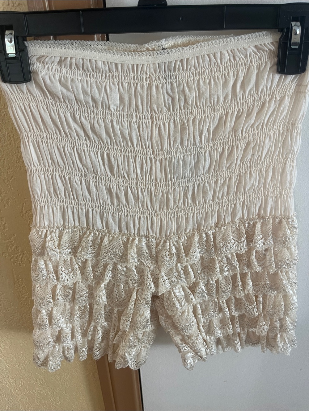 Cream Lace Ruffle shorts